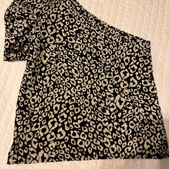 One-Shoulder Blouse - Picture 2 of 2